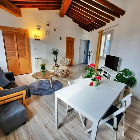 Hidden Gem In Historic Center Ecusson Apartment